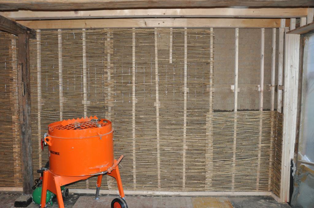 Wand mit Schalung und Blähton