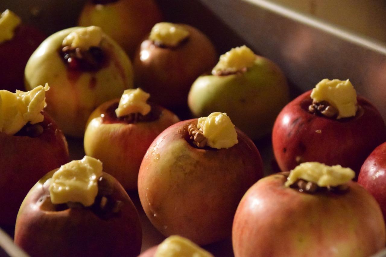 Bratäpfel im Lehmbackofen