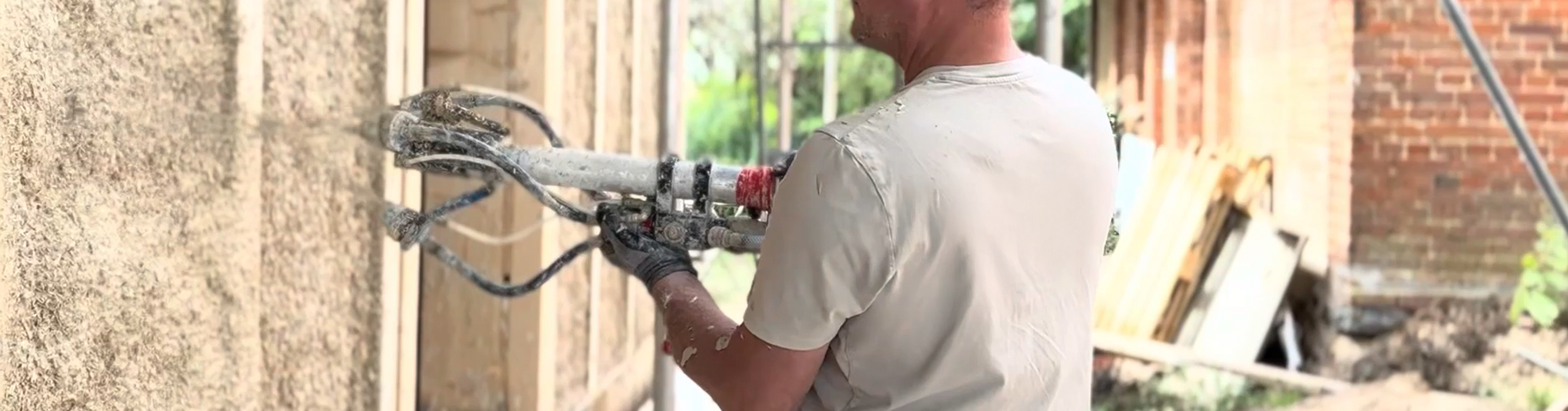Hanf-Kalk-Spritztechnik an der Wand
