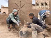 Lehmarbeiten an der Kasbah